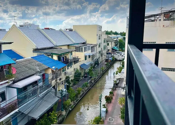 Purple House King Br Walk To Grand Palace *